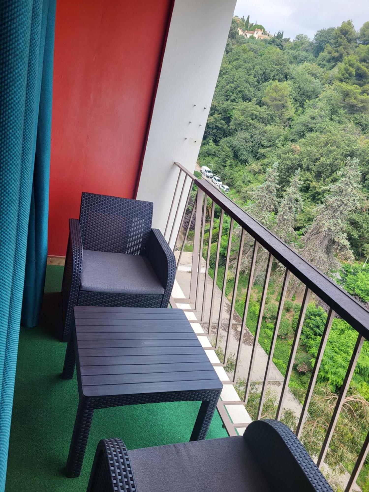 Private Room-2 In Hannana Apartment- 2 Min Walk To Tram 12 Min To Nice Train Station 15 Min To Massena Place Екстериор снимка